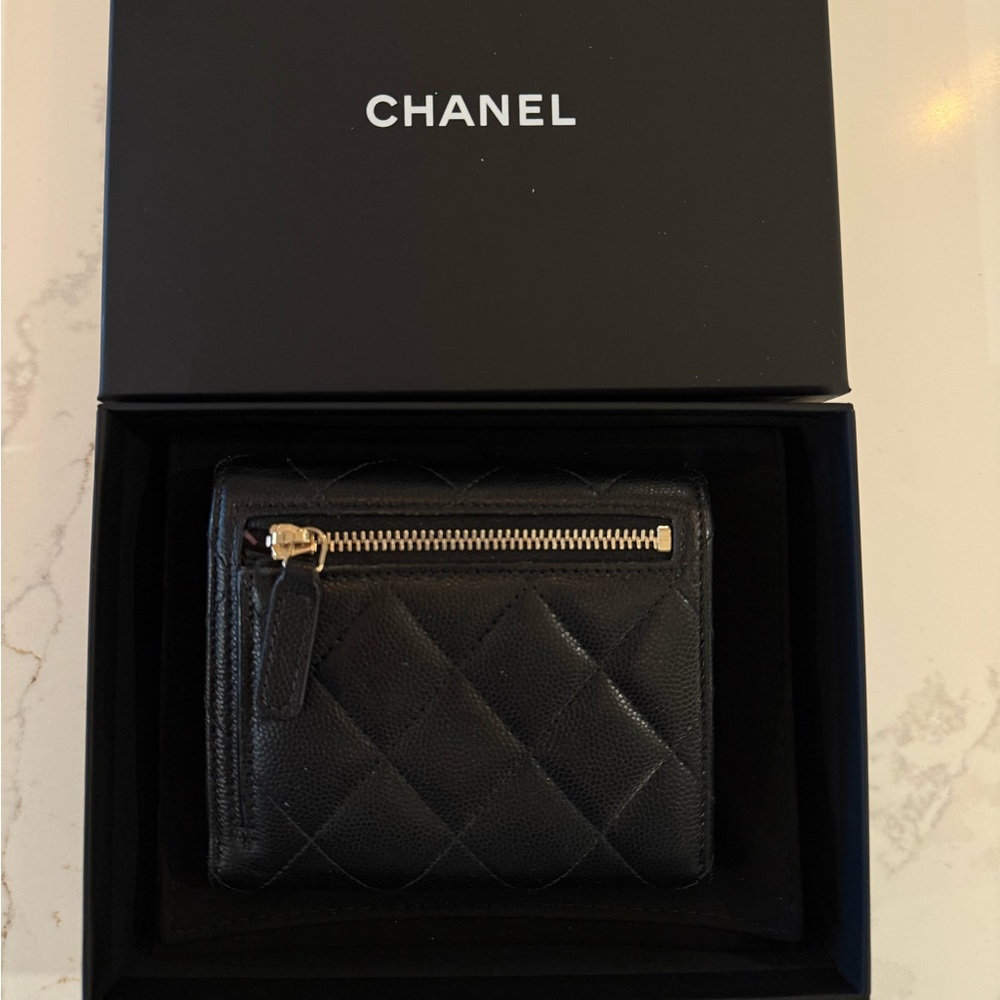 CHANEL Black Quilted Caviar CC Compact Wallet - Picture 2 of 6